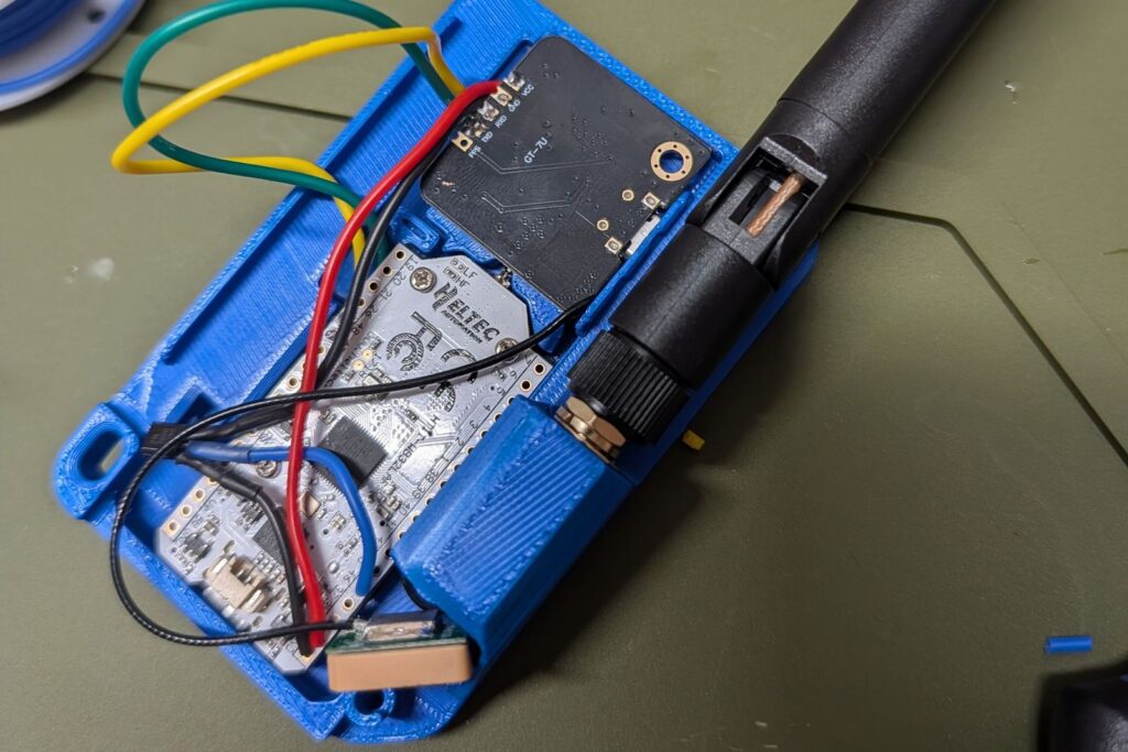 Wer will, kann auch ein GPS-Modul auf seine Platine löten (über die unheholfenen Lötkünste des Autors darf sich im Forum lustig gemacht werden).